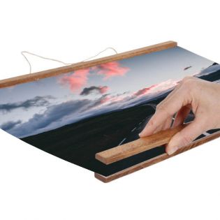 Porte-affiche magnétique à suspendre profilé en bois clair - 30 cm