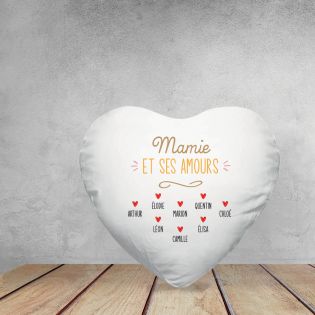 Coussin cœur blanc "Mamie et ses amours" personnalisable
