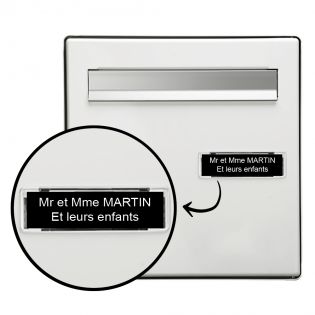 Plaque boite aux lettres personnalisée adhésive au format 100x25mm - noire lettres blanches - 2 lignes