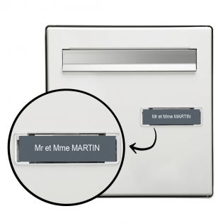 Plaque boite aux lettres personnalisée adhésive au format 100x25mm - grise lettres blanches - 1 ligne