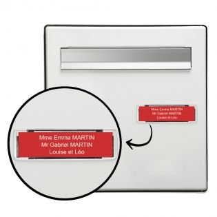 Plaque boite aux lettres personnalisée adhésive au format 100x25mm - rouge lettres blanches - 3 lignes