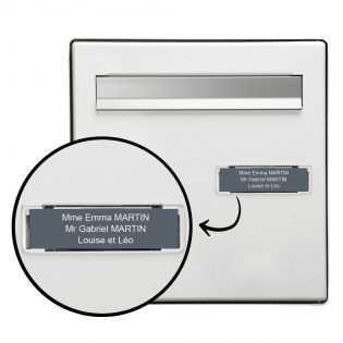 Plaque boite aux lettres personnalisée adhésive au format 100x25mm - grise lettres blanches - 3 lignes