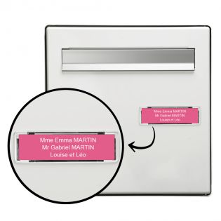 Plaque boite aux lettres personnalisée adhésive au format 100x25mm - rose lettres blanches - 3 lignes