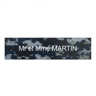 Plaque boite aux lettres personnalisée adhésive au format 100x25mm - Camouflage Bleu lettres blanches - 1 ligne