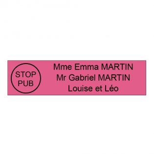 Plaque boite aux lettres personnalisée adhésive au format 100x25mm avec STOP PUB - rose lettres noires - 3 lignes