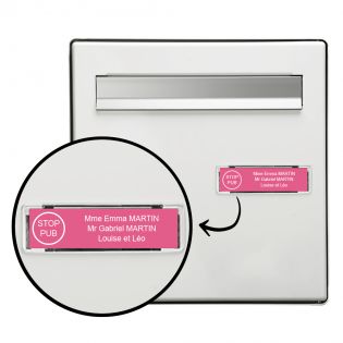 Plaque boite aux lettres personnalisée adhésive au format 100x25mm avec STOP PUB - rose lettres blanches - 3 lignes