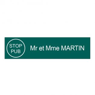 Étiquette Nom Stop Pub boîte aux lettres personnalisée par gravure laser · 100x25x0,8 mm · vert lettres blanches - 1 ligne