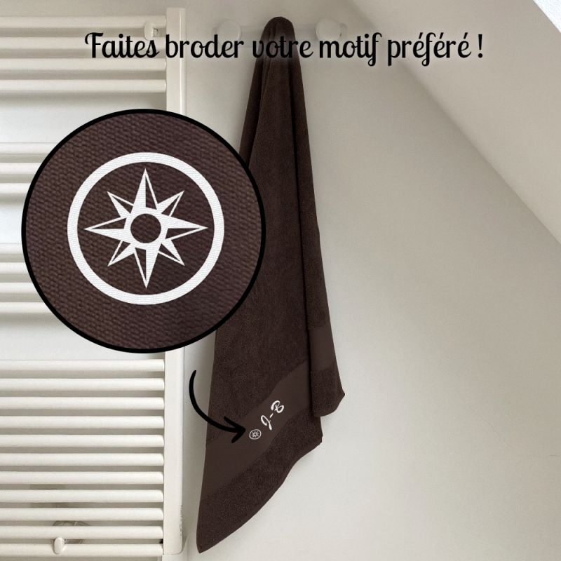 Serviette de bain brodée avec texte ou prénom · Idée cadeau mariage ou crémaillère · 70 x 140 cm Serviette de bain brodée avec texte ou prénom · Idée cadeau mariage ou crémaillère · 70 x 140 cm