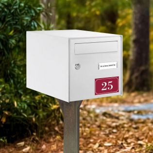 Numéro de maison / rue gravé et personnalisé couleur bordeaux chiffres blancs