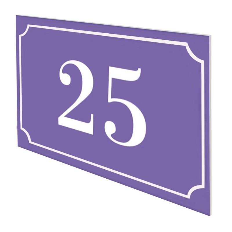 Numéro de maison / rue gravé et personnalisé couleur violet chiffres blancs - Signalétique extérieure Numéro de maison / rue gravé et personnalisé couleur violet chiffres blancs - Signalétique extérieure