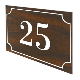 Numéro de maison / rue gravé et personnalisé couleur effet bois foncé chiffres blancs - Signalétique extérieure