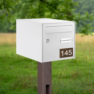 Numéro pour boite aux lettres personnalisable rectangle grand format (100x70mm) effet bois foncé chiffres blancs