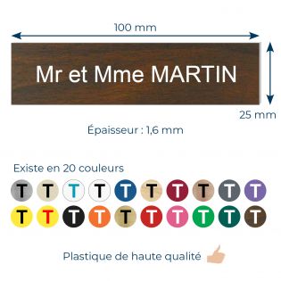 Plaque boite aux lettres personnalisée adhésive au format 100x25mm - effet bois foncé lettres blanches - 1 ligne