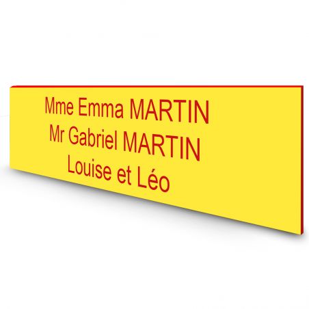 Étiquette Nom personnalisable pour boîte aux lettres · Gravure Française · 100x25x0,8 mm · Jaune lettres rouges - 3 lignes