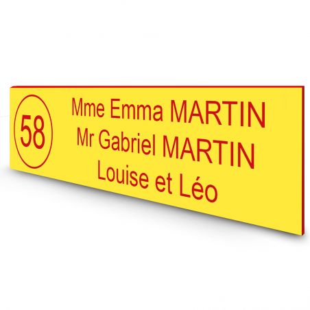 Étiquette Nom + Numéro personnalisable pour boîte aux lettres · 100x25x0,8 mm · Jaune lettres rouges - 3 lignes