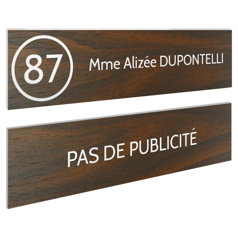 Plaque nom et numéro + Plaque Stop Pub boite aux lettres format 100x25mm effet bois foncé lettres blanches - 1 ligne Plaque nom et numéro + Plaque Stop Pub boite aux lettres format 100x25mm effet bois foncé lettres blanches - 1 ligne