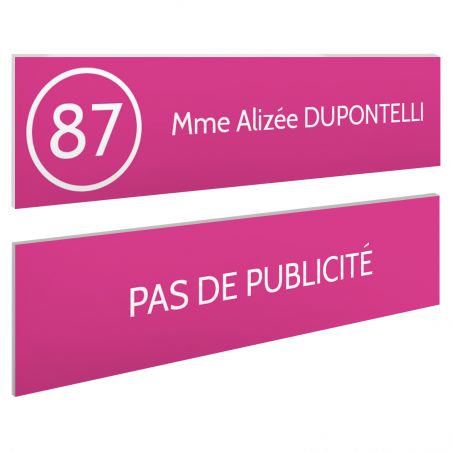 Plaque nom et numéro + Plaque Stop Pub pour boite aux lettres format 100x25mm rose lettres blanches - 1 ligne