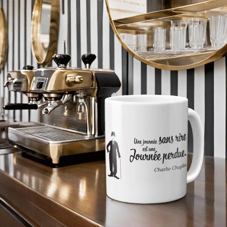 Mug en céramique citation Charlie Chaplin "Une journée sans rire est une journée de perdue" - 33 cl