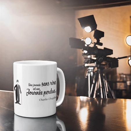 Mug en céramique citation Charlie Chaplin "Une journée sans rire est une journée de perdue" - 33 cl