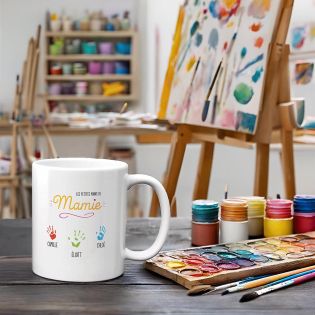 Mug classique personnalisable avec prénoms - Les petites mains de mamie - 33 cl, Céramique - Imprimé en France