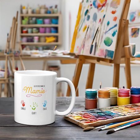 Mug classique personnalisable avec prénoms - Les petites mains de mamie - 33 cl, Céramique - Imprimé en France