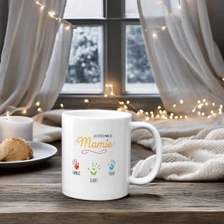 Mug classique personnalisable avec prénoms - Les petites mains de mamie - 33 cl, Céramique - Imprimé en France