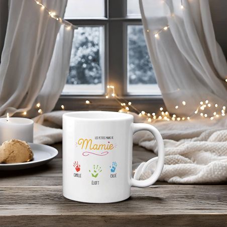 Mug classique personnalisable avec prénoms - Les petites mains de mamie - 33 cl, Céramique - Imprimé en France