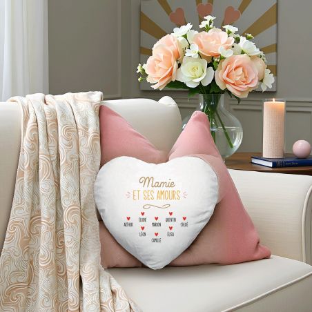 Coussin cœur blanc "Mamie et ses amours" personnalisable