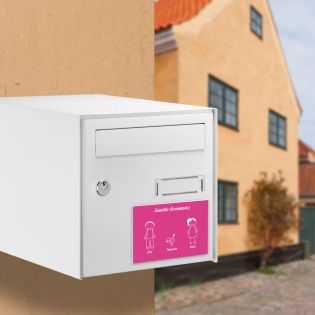 Plaque de maison Family personnalisée avec 3 membres pour boite aux lettres - Format 12x8 cm - Couleur Rose / blanc
