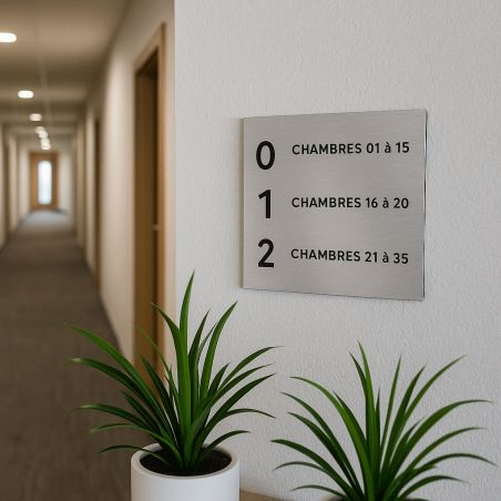 Panneau numéros de chambres et d'étage pour hôtel - Format 20 cm x 20 cm en Dibond Aluminium brossé -Numéros personnalisables