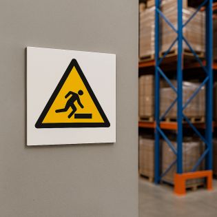 Pictogramme Danger Trébuchement - Panneau signalétique Dibond blanc - Triangle jaune orangé bordé noir - 20x20 cm, épaisseur 3 m