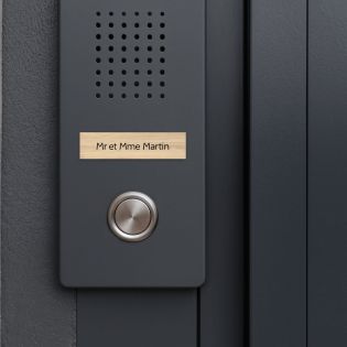 Plaque adhésive interphone personnalisée gravure laser - plastique bi-couche effet bois clair lettres noires - 60x15 mm épaisseu