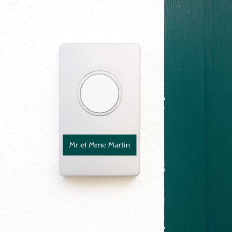 Plaque adhésive interphone personnalisée - Étiquette plastique bi-couche vert foncé lettres blanches - Gravure laser durable - 6