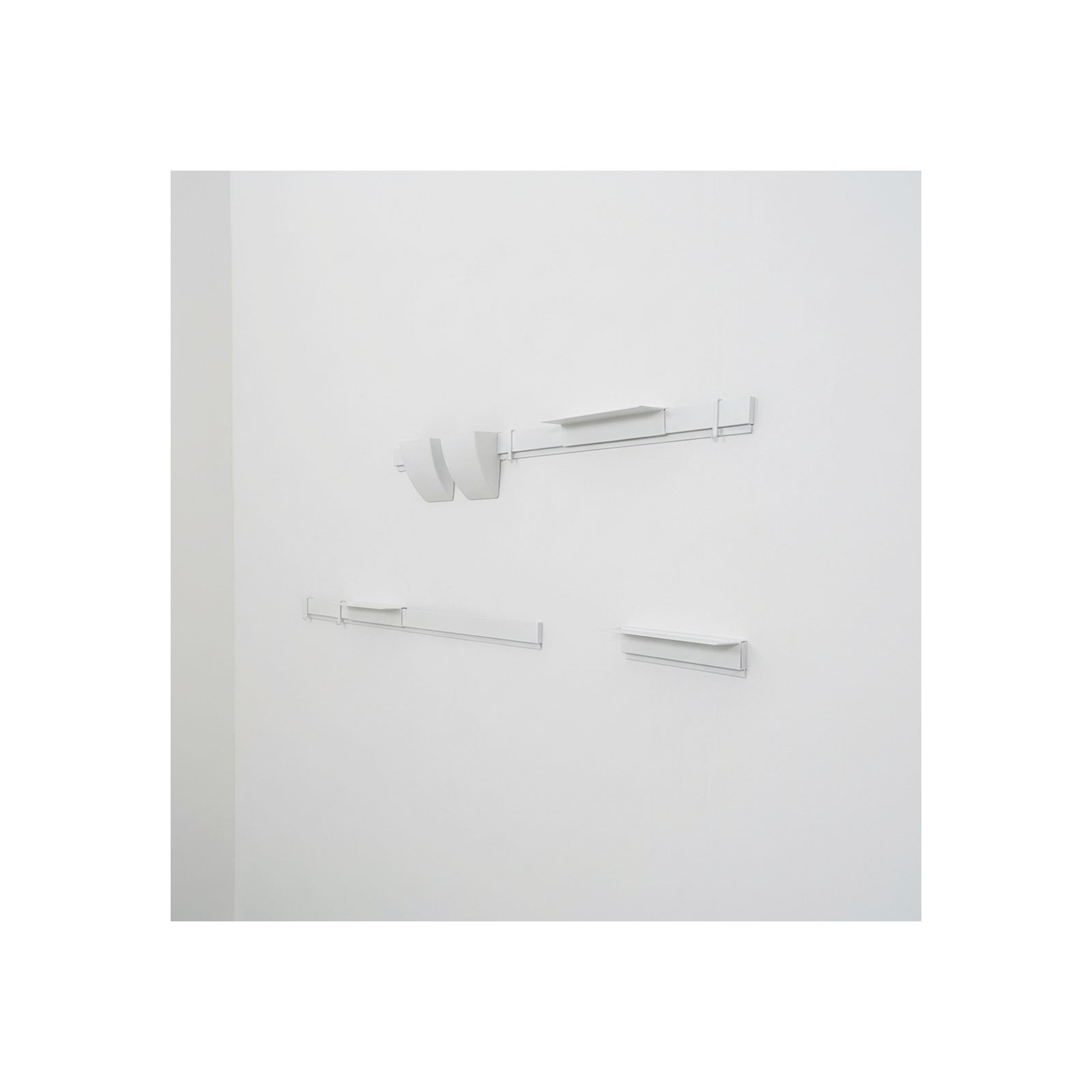 copy ofInfo Rail Variation Set noir Artiteq – Kit mural avec rails, tablettes et rangement