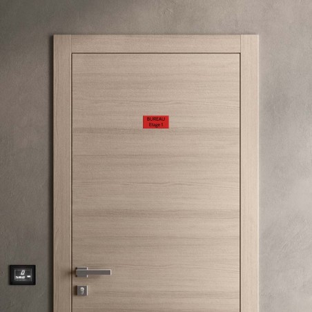 Plaque de porte gravée sur 1 à 2 lignes couleur rouge lettres noires - Format rectangle 75 x 150 mm