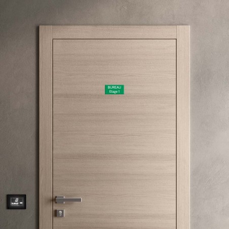 Plaque de porte gravée sur 1 à 2 lignes couleur vert clair lettres blanches - Format rectangle 75 x 150 mm