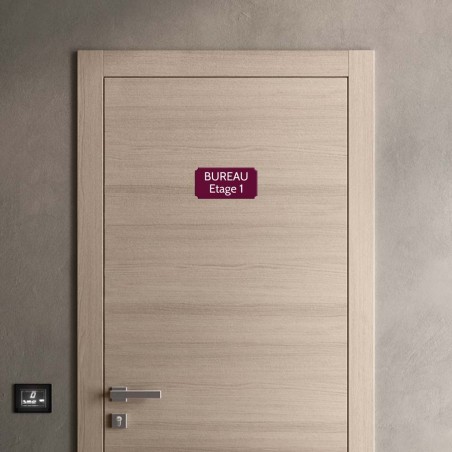 Plaque de porte gravée sur 1 à 2 lignes couleur bordeaux lettres blanches - Rectangle classique 125 x 250 mm