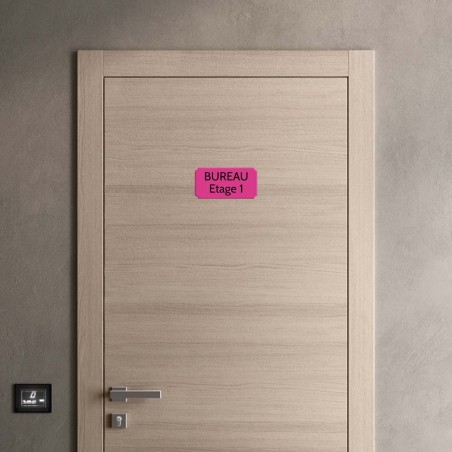 Plaque de porte gravée sur 1 à 2 lignes couleur rose lettres noires - Rectangle classique 125 x 250 mm
