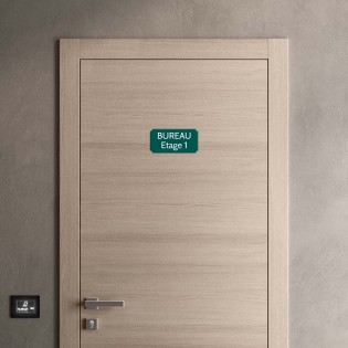 Plaque de porte gravée sur 1 à 2 lignes couleur vert foncé lettres blanches - Rectangle classique 125 x 250 mm