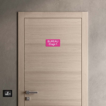 Plaque de porte gravée sur 1 à 2 lignes couleur rose lettres blanches - Rectangle angles arrondis 125 x 250 mm
