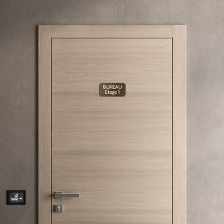 Plaque de porte gravée sur 1 à 2 lignes effet bois foncé lettres blanches - Format rectangle classique 100 x 200 mm