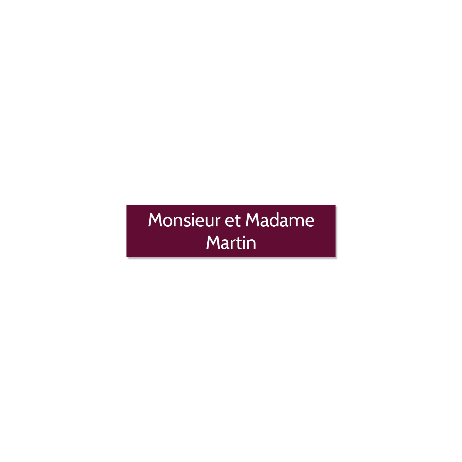Plaque adhésive interphone ou sonnette 60 mm x 15 mm gravure personnalisée sur 2 lignes couleur bordeaux lettres blanches