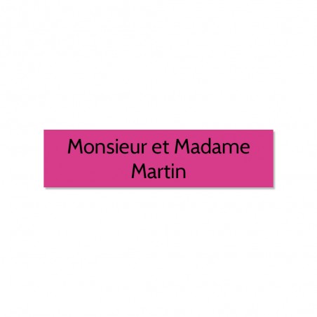 Plaque adhésive interphone ou sonnette 60 mm x 15 mm gravure personnalisée sur 2 lignes couleur rose lettres noires