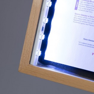 Porte menu mural 4 x A4 Classic LED en bois aspect Teck - Affichage menu hôtel restaurant