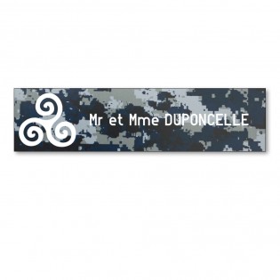 Plaque boite aux lettres format Decayeux TRISKELL (100x25mm) Camo Bleu lettres blanches - 1 ligne