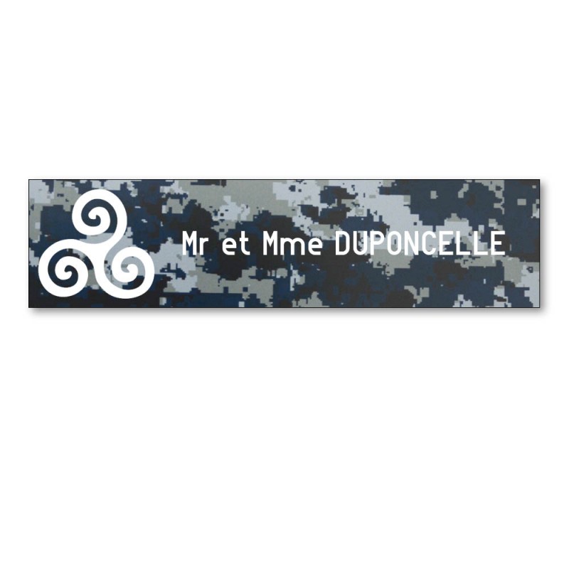 Plaque boite aux lettres format Decayeux TRISKELL (100x25mm) Camo Bleu lettres blanches - 1 ligne Plaque boite aux lettres format Decayeux TRISKELL (100x25mm) Camo Bleu lettres blanches - 1 ligne