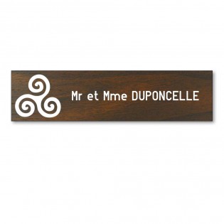 Plaque boite aux lettres format Decayeux TRISKELL (100x25mm) effet bois foncé lettres blanches - 1 ligne