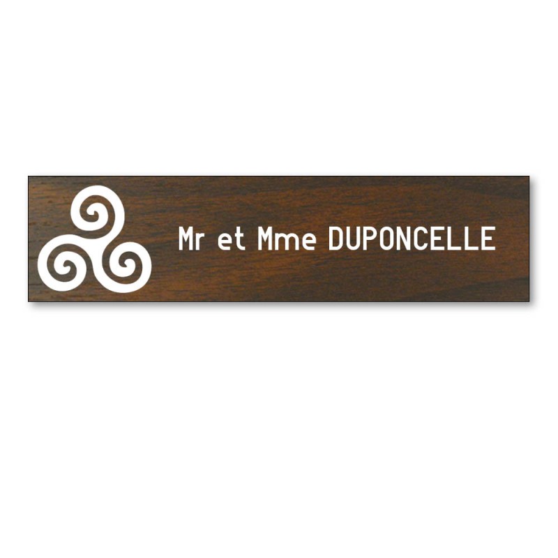 Plaque boite aux lettres format Decayeux TRISKELL (100x25mm) effet bois foncé lettres blanches - 1 ligne Plaque boite aux lettres format Decayeux TRISKELL (100x25mm) effet bois foncé lettres blanches - 1 ligne