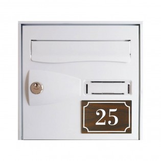 Numéro de maison / rue gravé et personnalisé couleur effet bois foncé chiffres blancs - Signalétique extérieure
