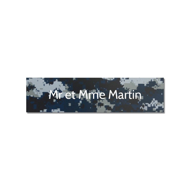 Plaque adhésive interphone ou sonnette 60 mm x 15 mm gravure personnalisée sur 1 ligne couleur Camo Bleu lettres blanches Plaque adhésive interphone ou sonnette 60 mm x 15 mm gravure personnalisée sur 1 ligne couleur Camo Bleu lettres blanches